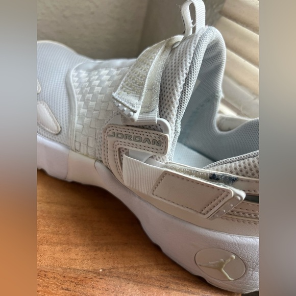 Jordan Trunner LX "Triple White" Men 9.5 - Picture 7 of 10